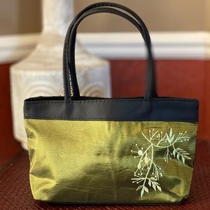 🌟2 x HOST PICK🌟 Embroidered Shantung Evening Bag